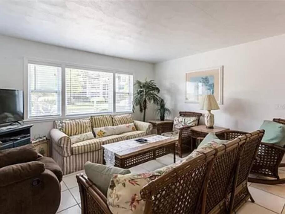 Lovely 1 Bedroom Unit Across From Lido Key Beach Сарасота Экстерьер фото