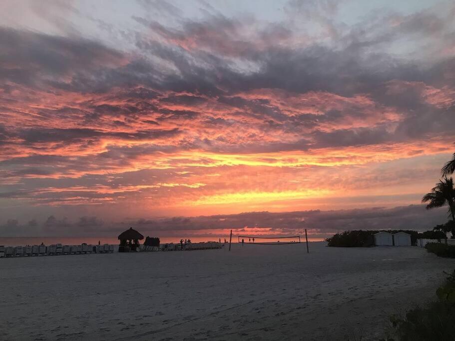 Lovely 1 Bedroom Unit Across From Lido Key Beach Сарасота Экстерьер фото